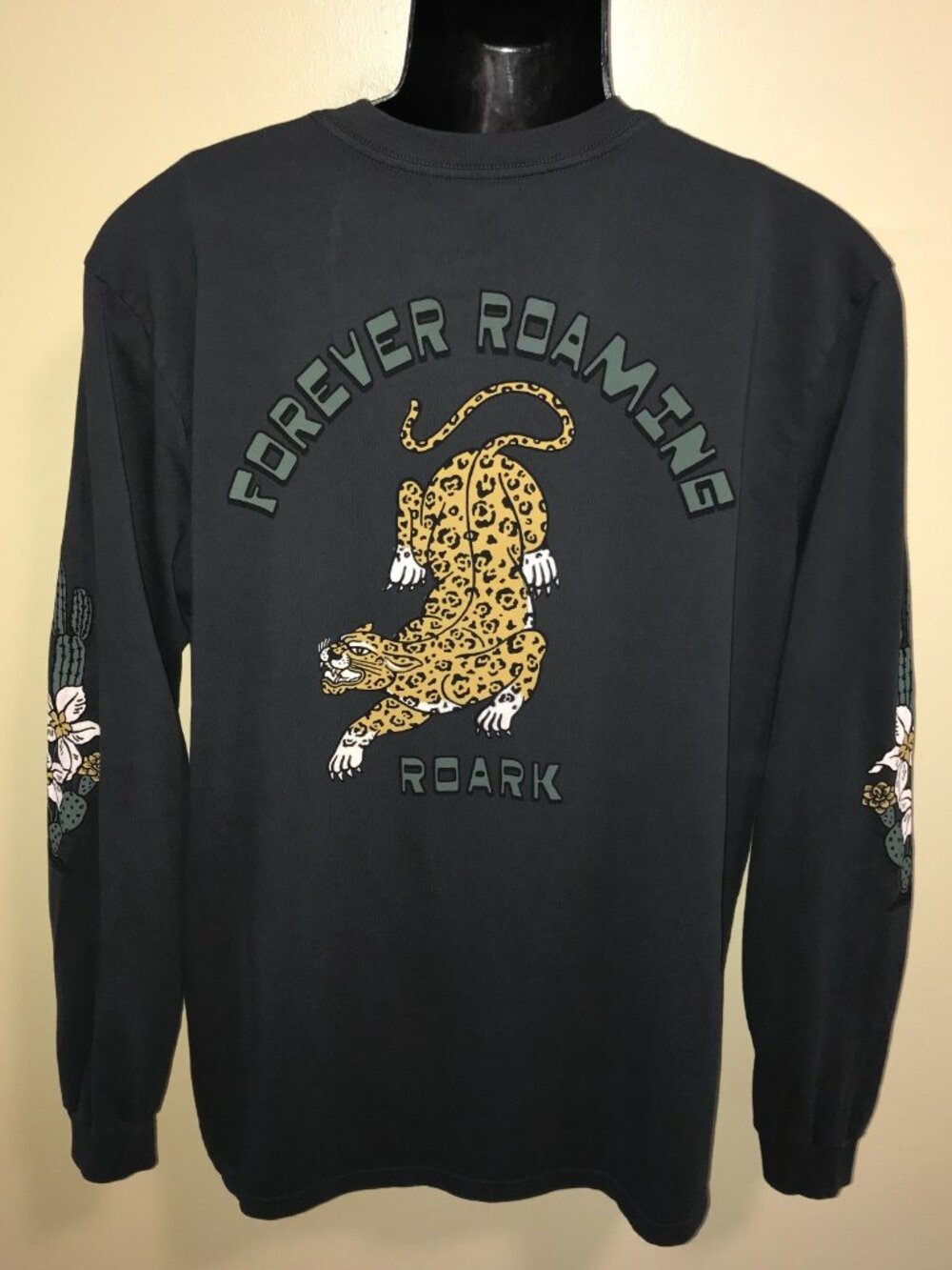Men's Roark Forever Roaming Jaguar Long Sleeve T-shirt-Garment Dyed-Size: L - Picture 5 of 16